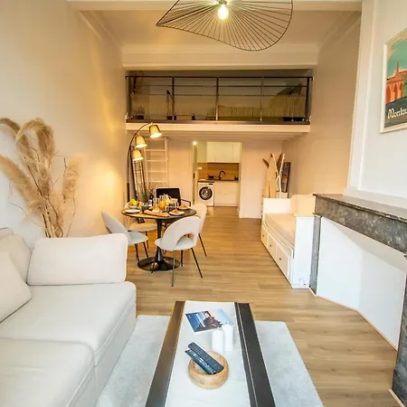 Chez Alex Vue Directe Sur La Place Nationale مونْتوبا