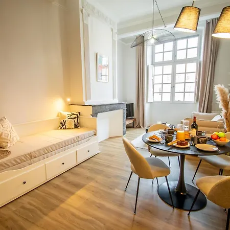 Chez Alex Vue Directe Sur La Place Nationale Апартаменты *